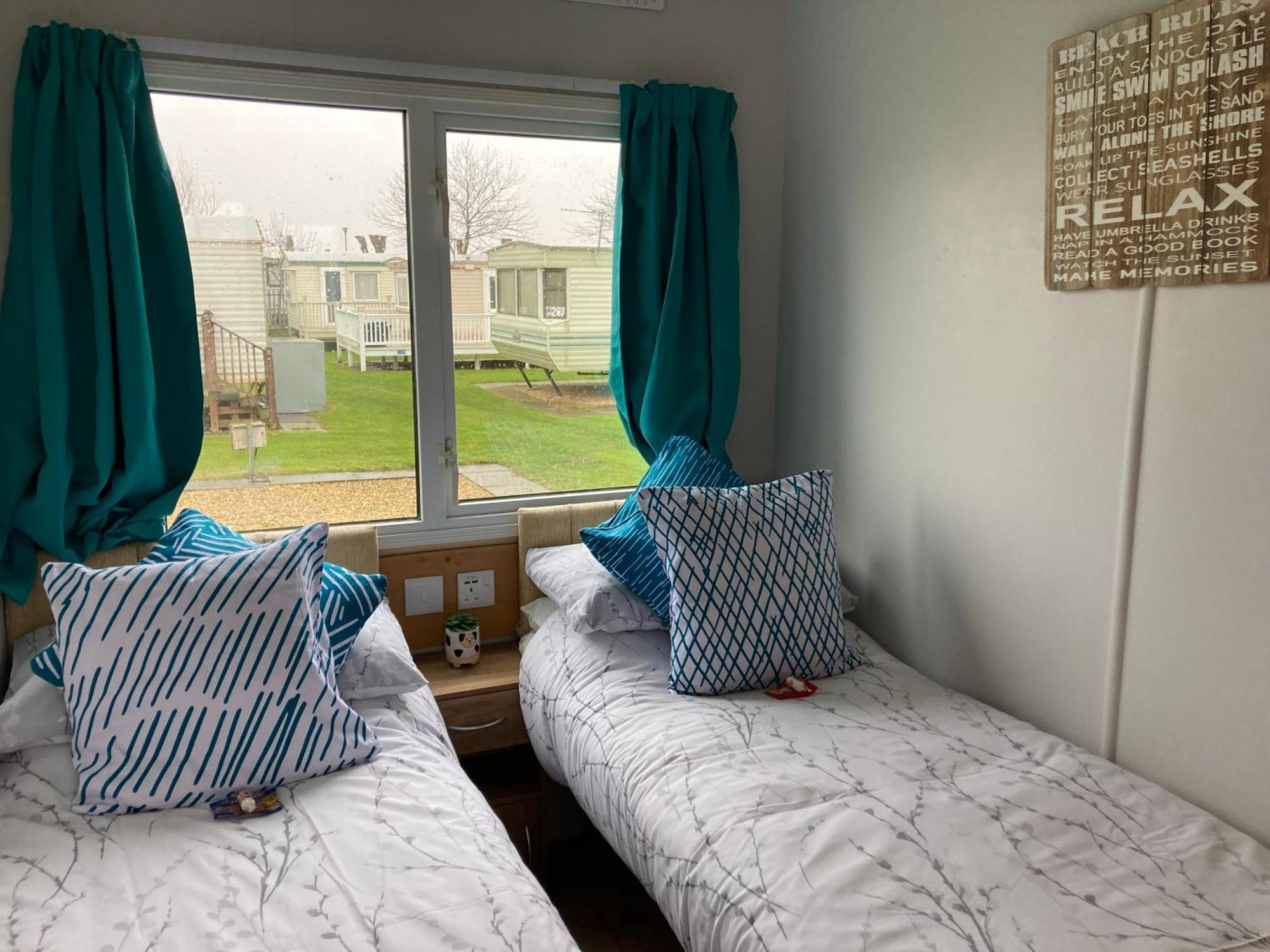 Pet Friendly Holiday Home On Golden Palm Skegness Exterior photo